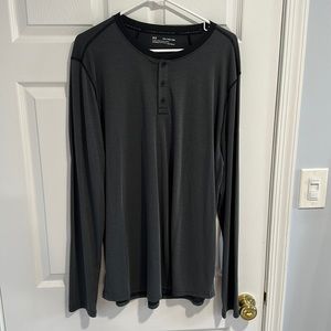 UA long sleeve shirt